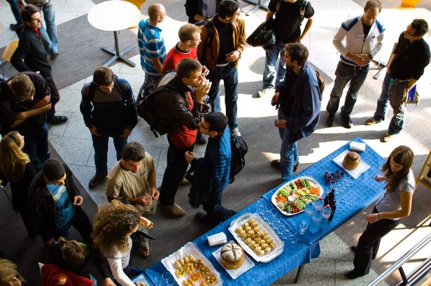 1280px-053-365-_apc3a9ro_au_forum_28306856882129