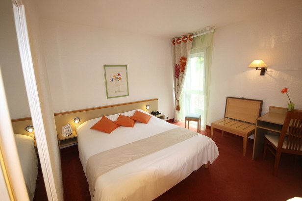 1280px-chambre_double_prestige_vue_parc