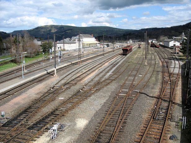 1024px-neussargues_gare_1